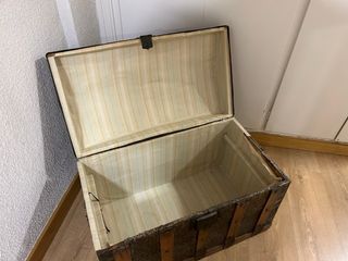 Baúl antiguo madera y metal