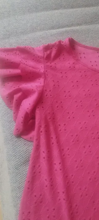 Camiseta fucsia con volantes