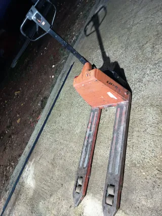 Transpaleta Semi-Eléctrica