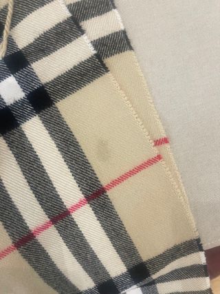 Bufanda Burberry Beige y Negra