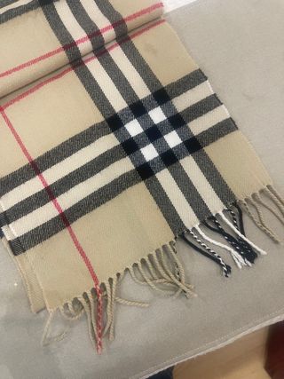 Bufanda Burberry Beige y Negra