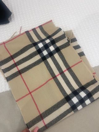 Bufanda Burberry Beige y Negra