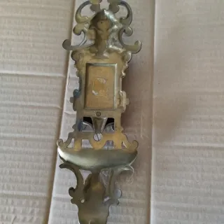 Cerillero antiguo de bronce