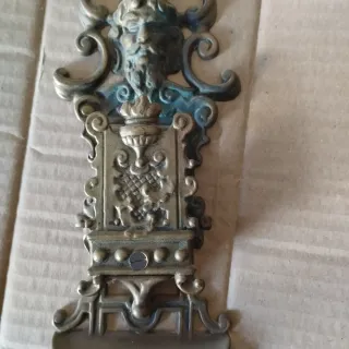 Cerillero antiguo de bronce