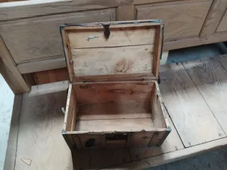 Mini baúl antiguo madera y metal