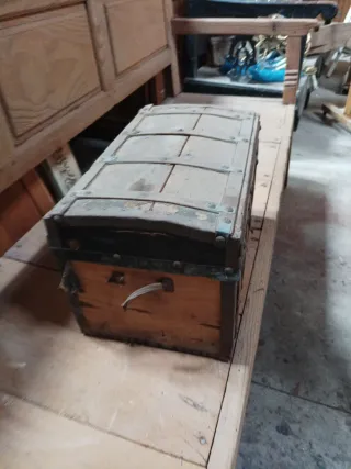 Mini baúl antiguo madera y metal