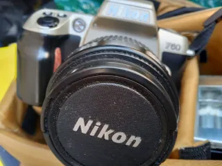 Objetivo Nikon AF NIKKOR 75-240mm 1:4.5-5.6D escuc