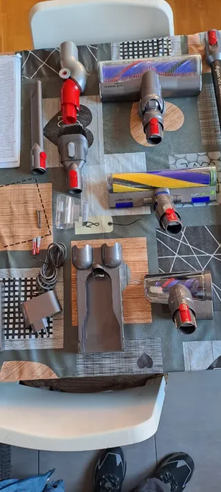 Aspirador Dyson con Accesorios