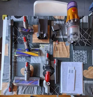 Aspirador Dyson con Accesorios