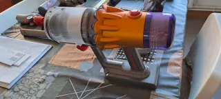 Aspirador Dyson con Accesorios