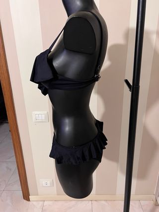 Bikini nero con balze  reggiseno 3  slip m