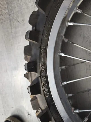 Llanta completa 100/90-19 motocross usada