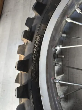 Llanta completa 100/90-19 motocross usada