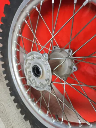 Llanta completa 100/90-19 motocross usada