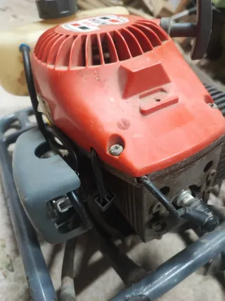 Ahoyadora Oleo-Mac MTL51 con brocas