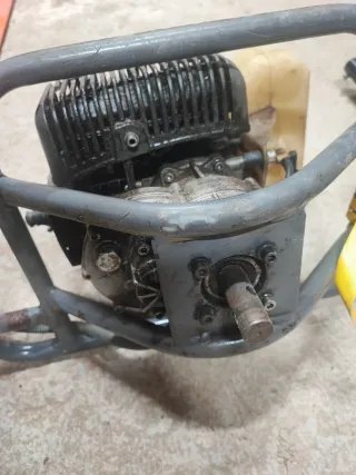 Ahoyadora Oleo-Mac MTL51 con brocas