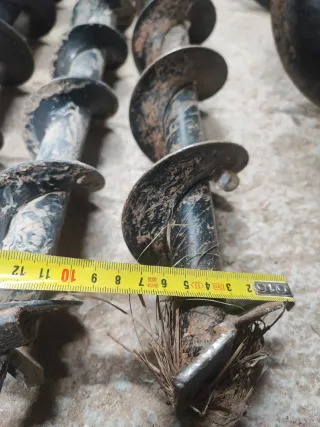 Ahoyadora Oleo-Mac MTL51 con brocas