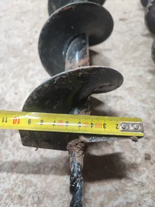 Ahoyadora Oleo-Mac MTL51 con brocas