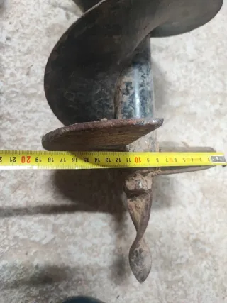 Ahoyadora Oleo-Mac MTL51 con brocas