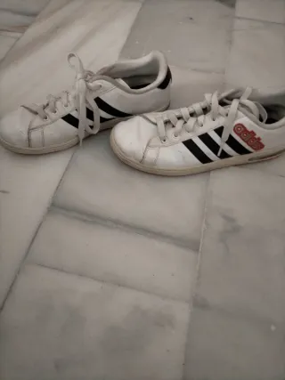 Botines Adidas Blancos y Rojos