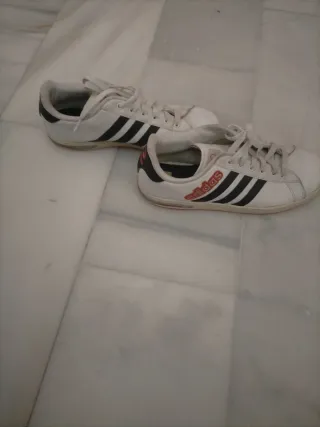Botines Adidas Blancos y Rojos