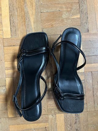 Sandalias tacón Bershka negras talla 38