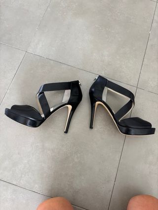 Zapatos de tacón Michael Kors negros
