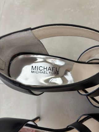 Zapatos de tacón Michael Kors negros