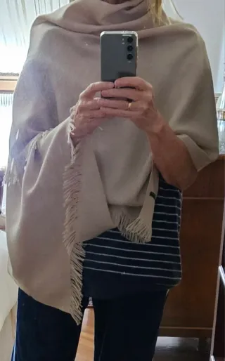 Chal beige muy ponible