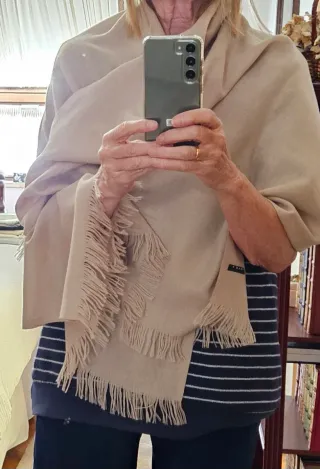 Chal beige muy ponible