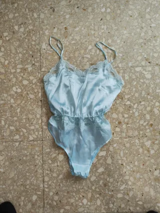 Body lencería azul con encaje