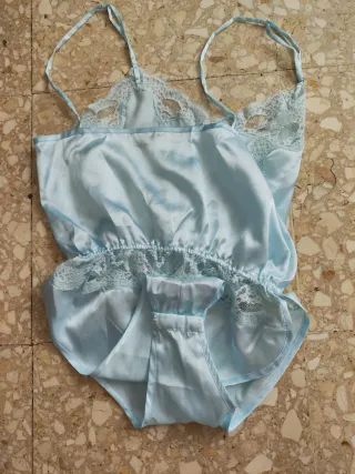 Body lencería azul con encaje