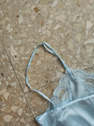 Body lencería azul con encaje