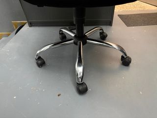 Silla de oficina giratoria con ruedas