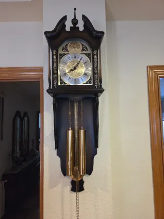 Carillon da parete in legno scuro