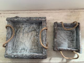 Cajas de tronco rústicas con cuerda