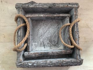 Cajas de tronco rústicas con cuerda