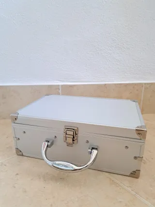 Maletín joyero plateado