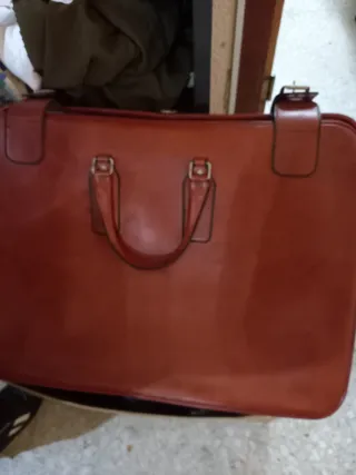 Maleta de cuero marrón