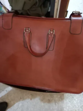 Maleta de cuero marrón