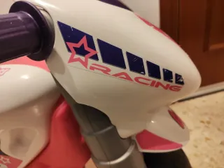 Moto correpasillos Feber. Rosa y blanca