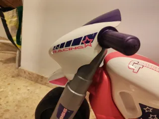 Moto correpasillos Feber. Rosa y blanca