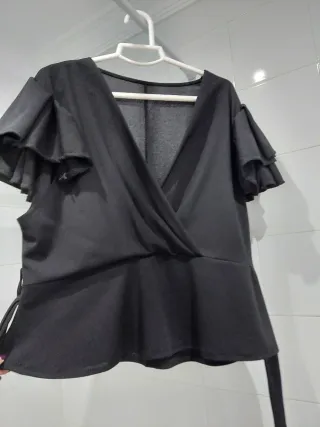 Traje precioso de falda y blusa