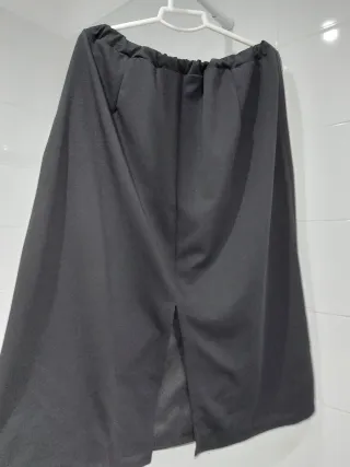 Traje precioso de falda y blusa
