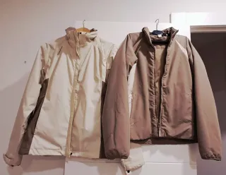 Chaqueta mujer beige y marrón.