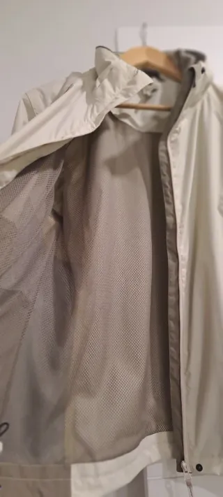 Chaqueta mujer beige y marrón.