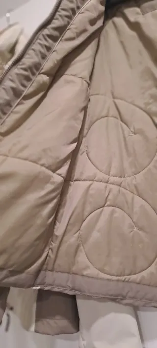 Chaqueta mujer beige y marrón.