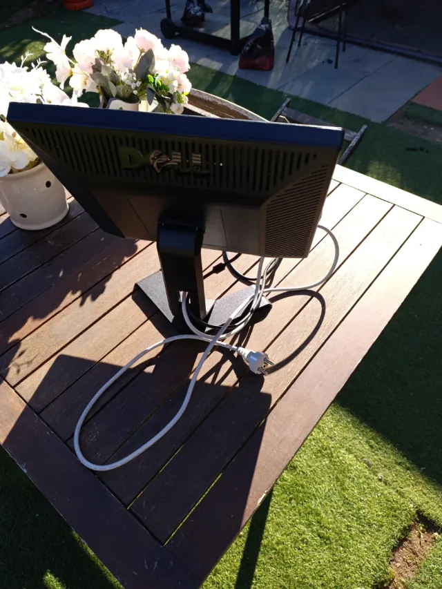 Monitor dell negro de ordenador