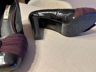 Zapatos de tacón negros charol lazo