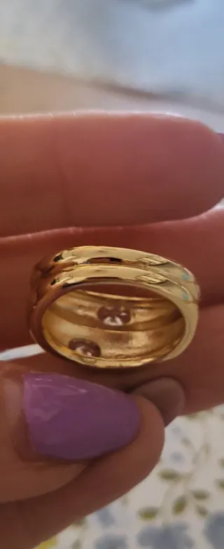 Anillo grande con circonitas de Acero